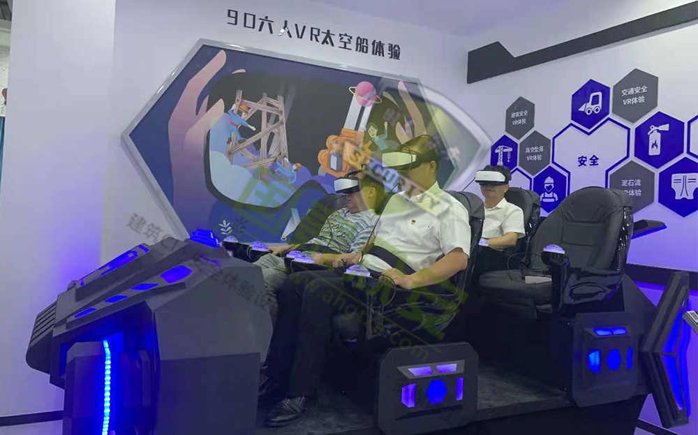 六人VR太空船体验