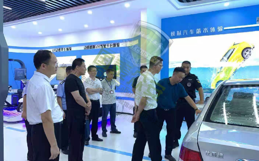 模拟汽车落水体验